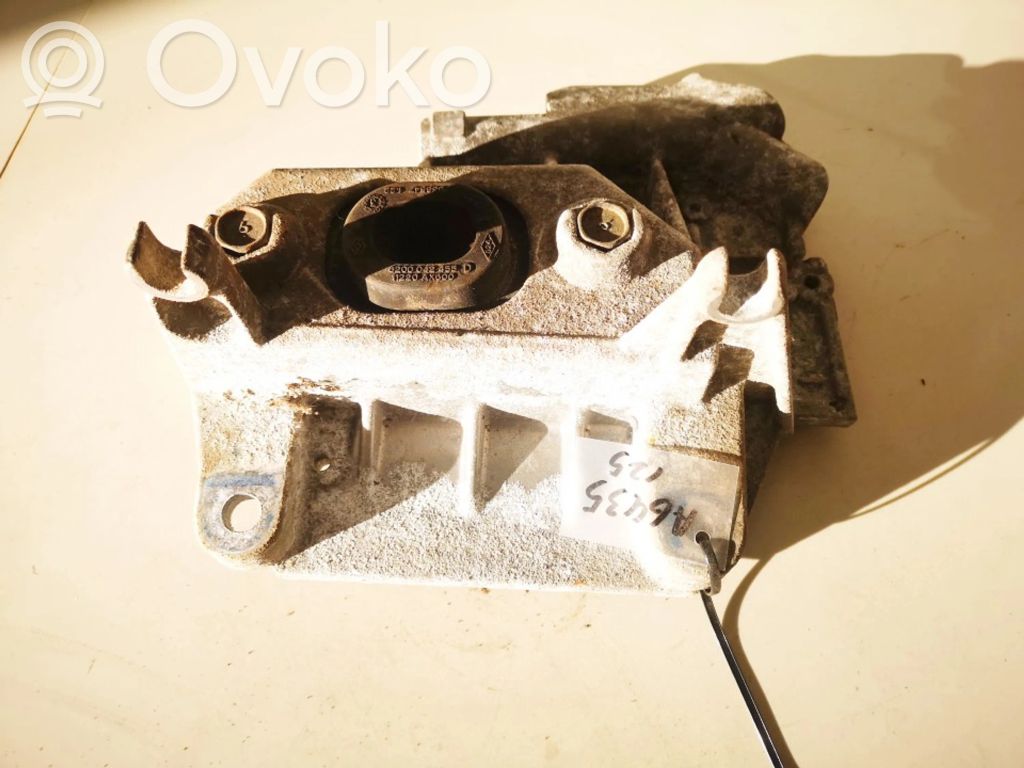 Moottorin kiinnikekorvake   11220AX600,8200042455,11220AX600,8200042455