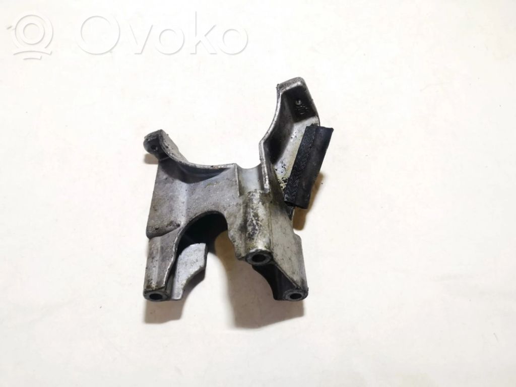 Peugeot 607 Engine mounting bracket 