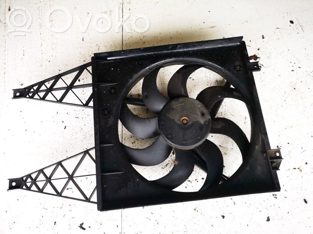 Volkswagen Polo IV 9N3 Convogliatore ventilatore raffreddamento del radiatore 