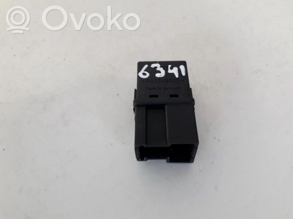 Otros relés   MB953382,V23074,MB953382,V23074