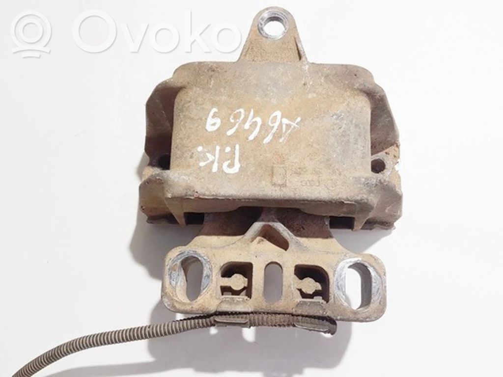 Volkswagen Golf IV Wspornik / Mocowanie silnika 