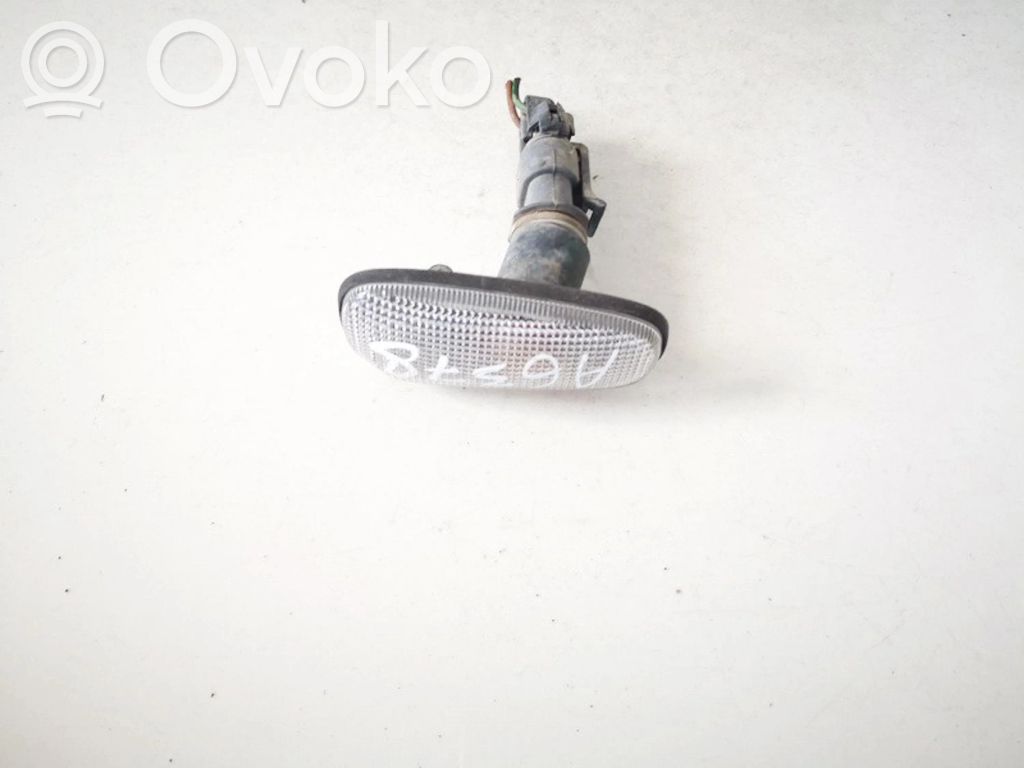 Opel Zafira A Semnalizator bară față 