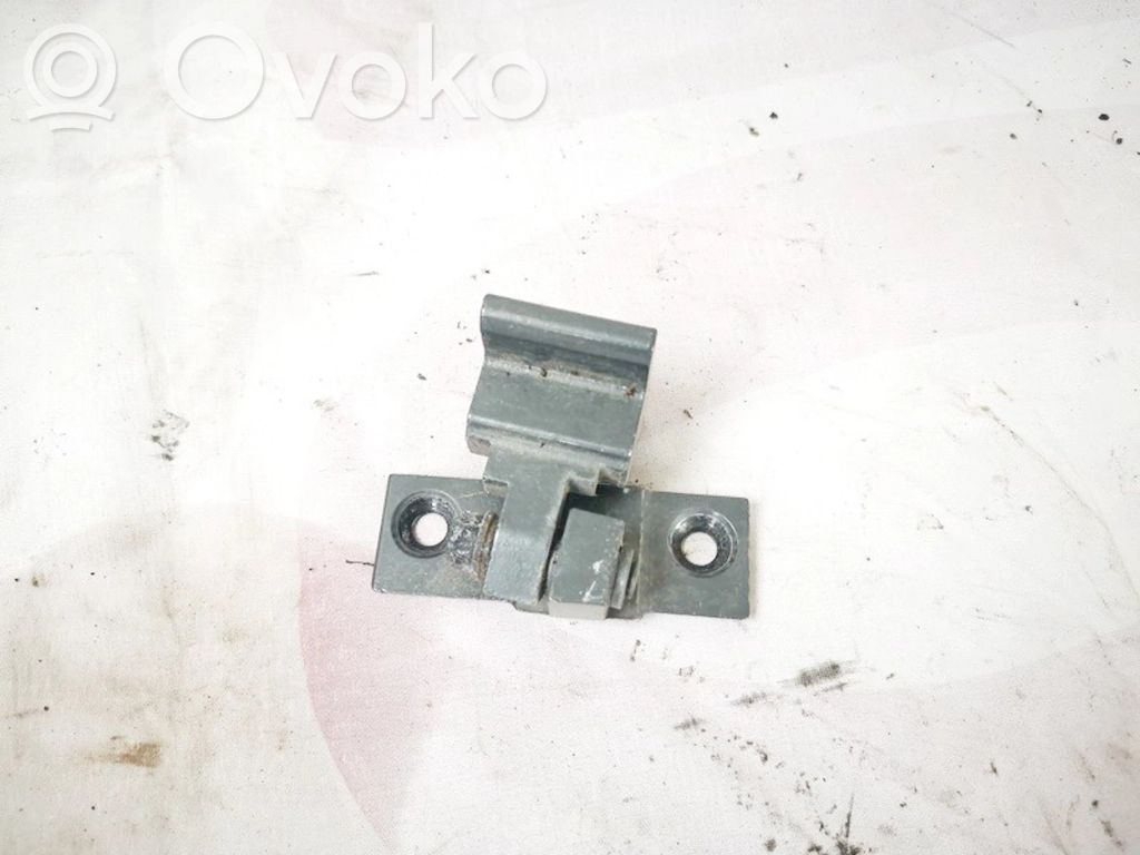Bisagra inferior de la puerta trasera   7068087,7068087