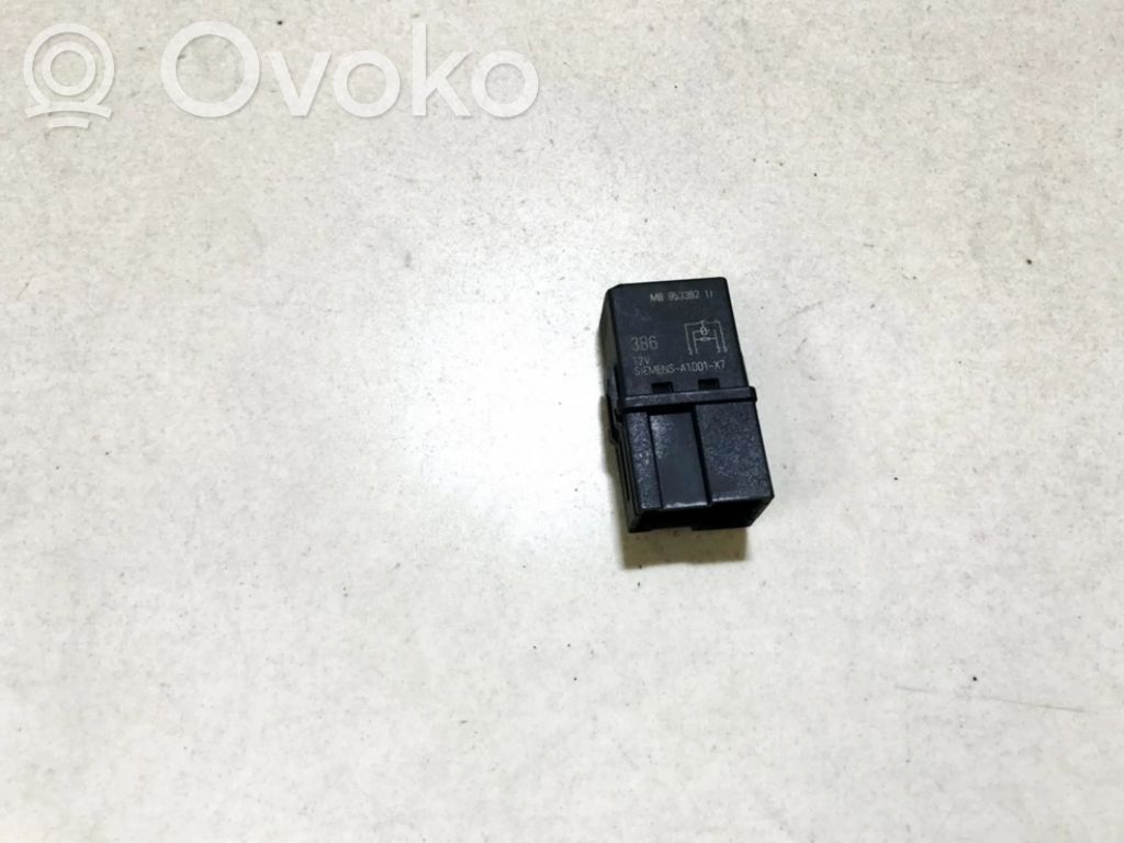 Otros relés   MB95338211,MB95338211