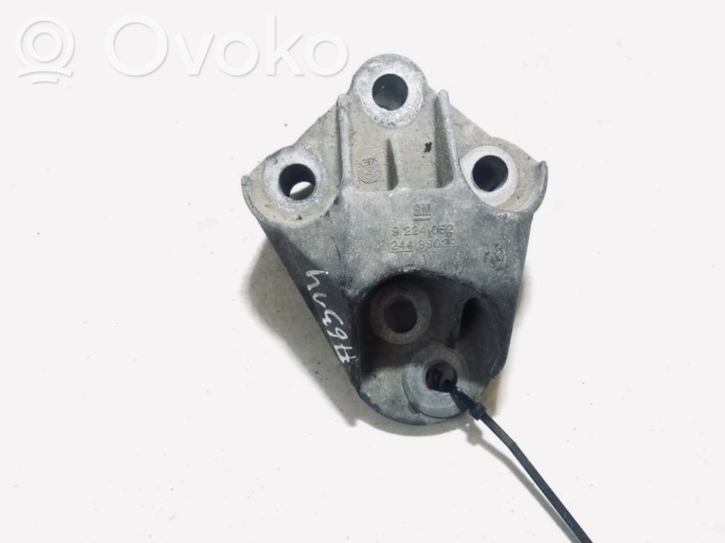 Opel Vectra B Engine mounting bracket 