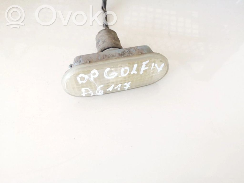 Volkswagen Golf IV Semnalizator bară față