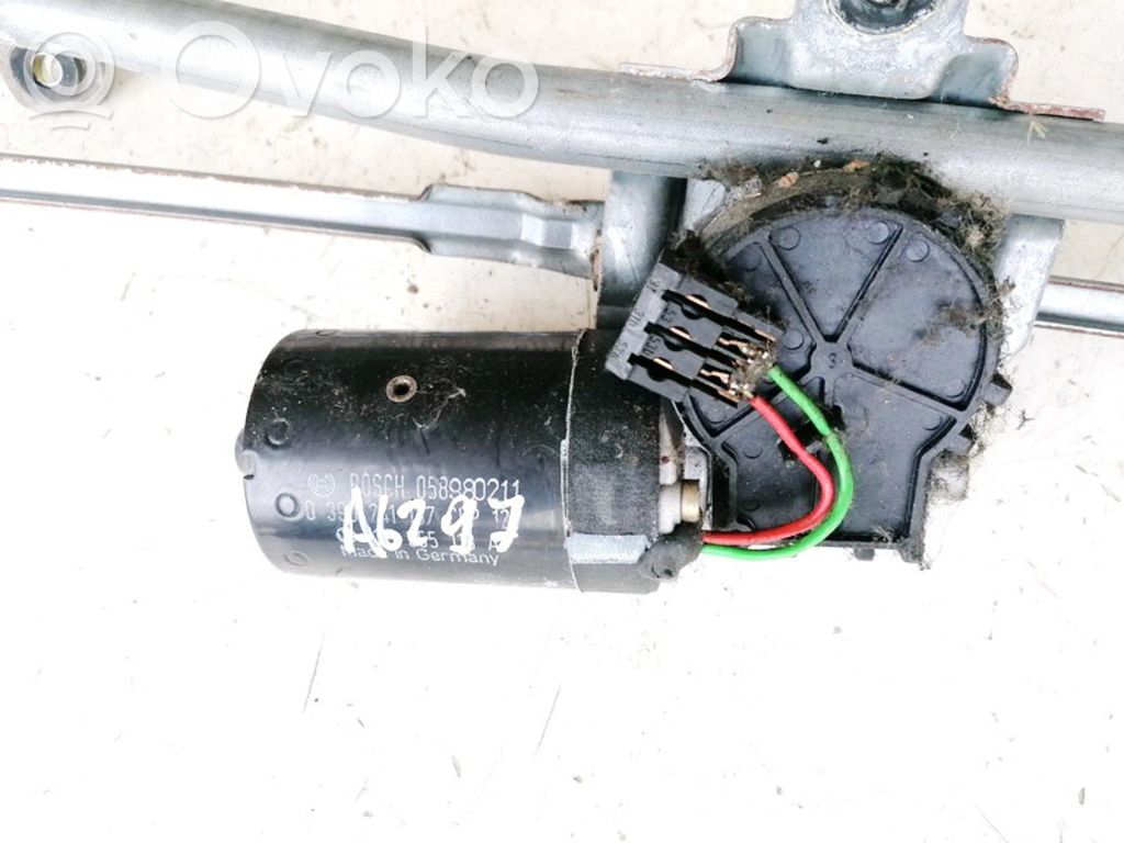 Volkswagen Golf IV Silniczek wycieraczek szyby przedniej / czołowej 