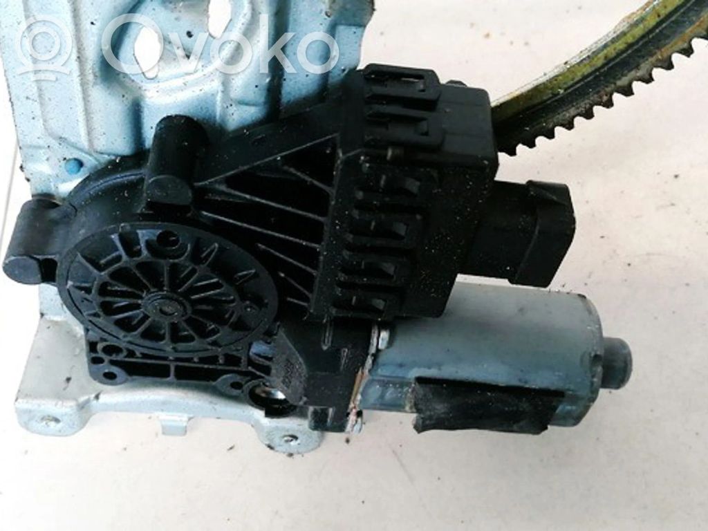 Opel Zafira B Motor del regulador de la ventanilla de la puerta delantera 