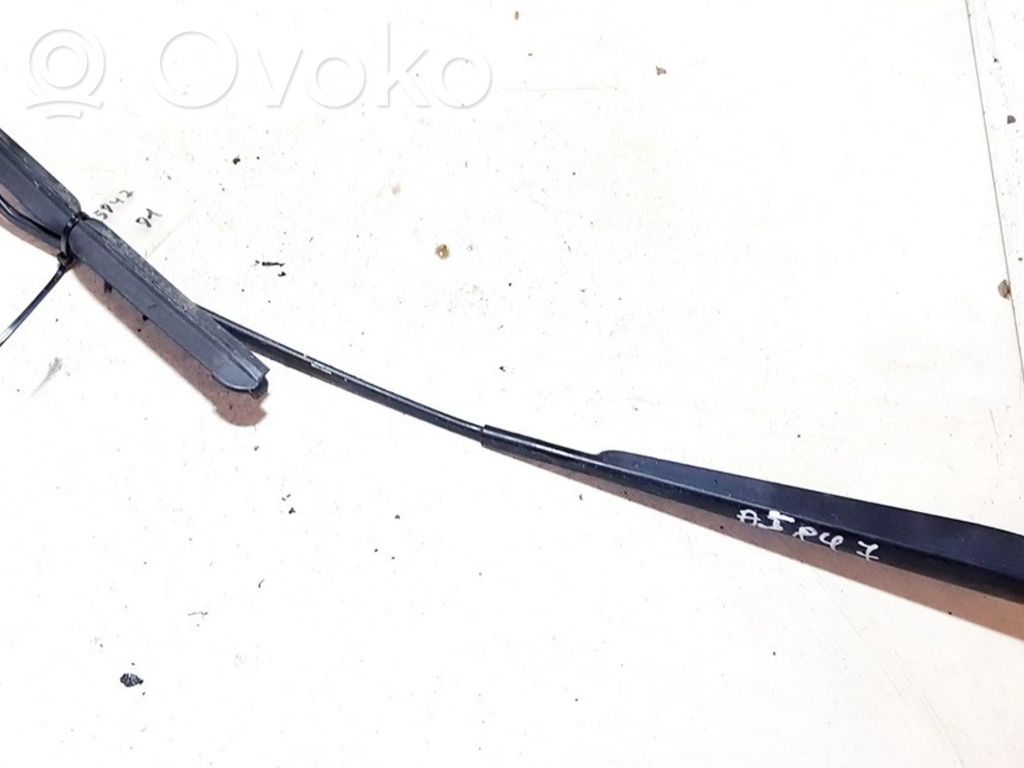 Volkswagen Golf IV Braccio della spazzola tergicristallo anteriore