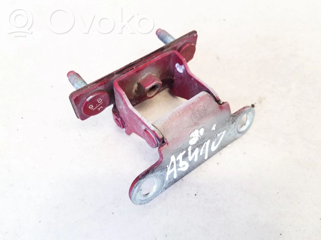 Dodge Caliber Tailgate/trunk/boot hinge 