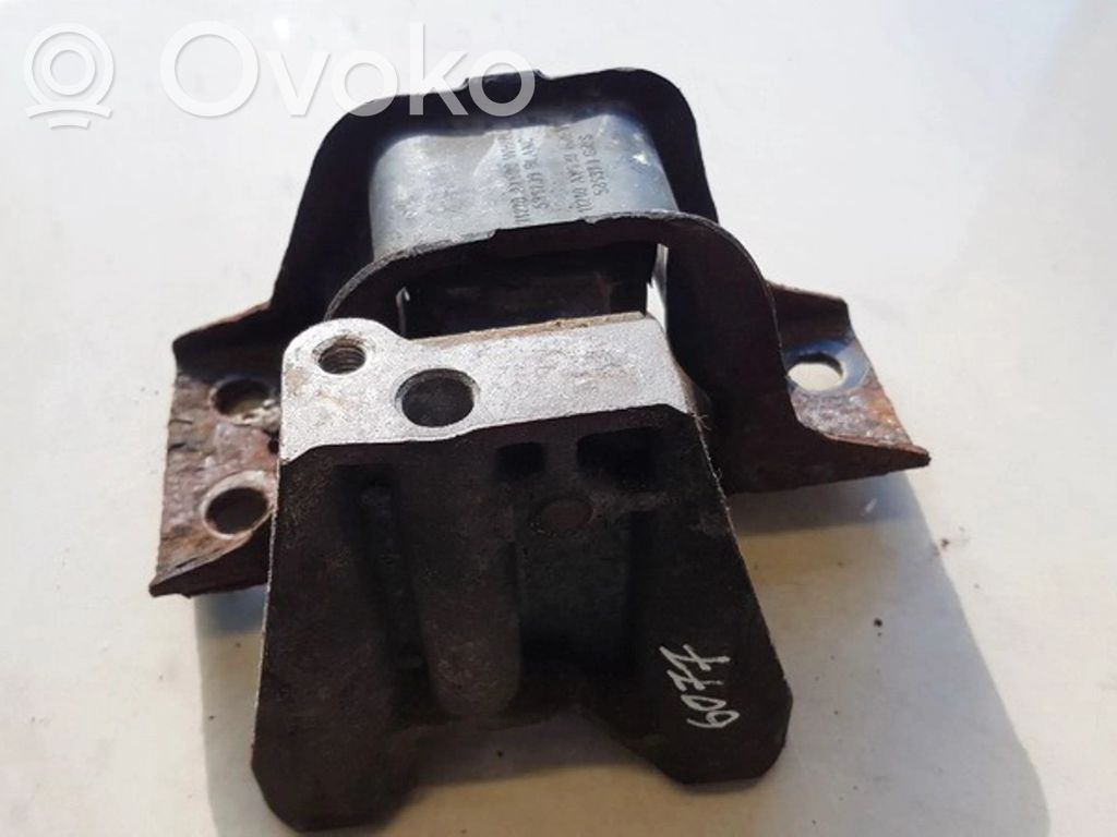 Nissan Micra Engine mount bracket 