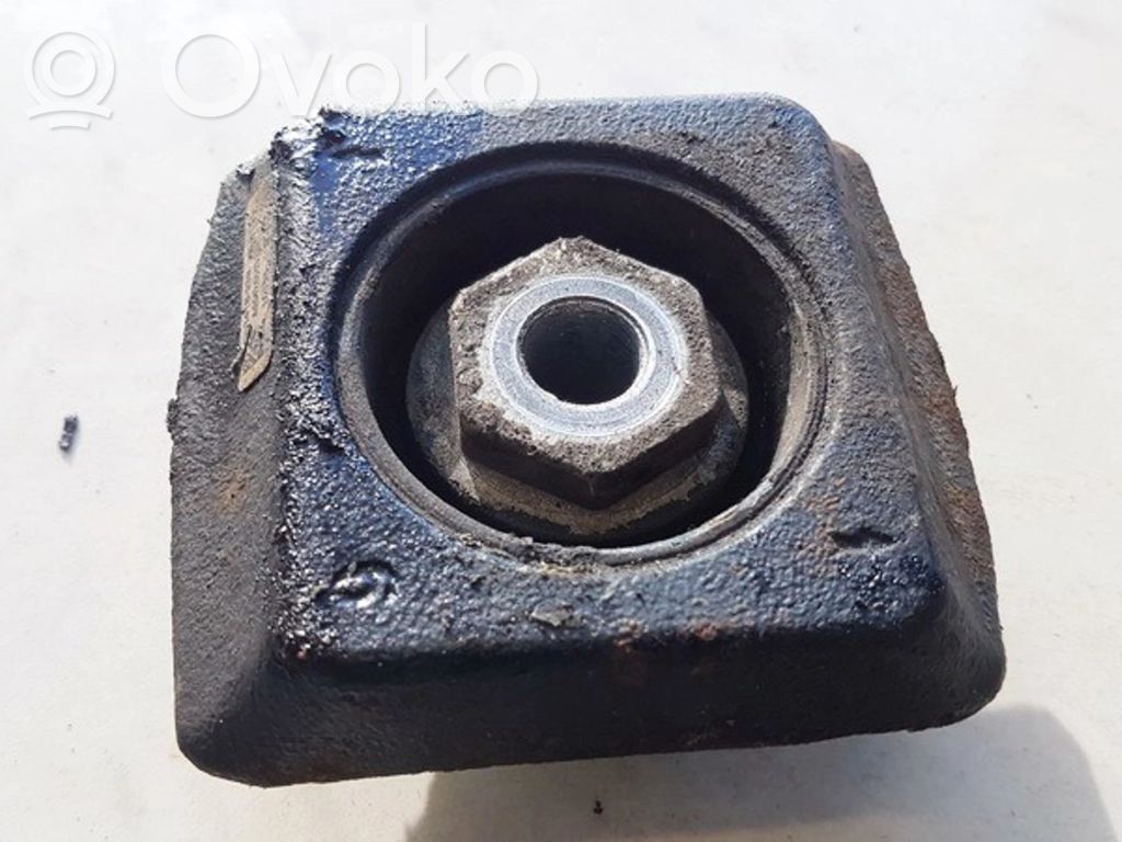 Mercedes-Benz C AMG W204 Suport tampon motor 