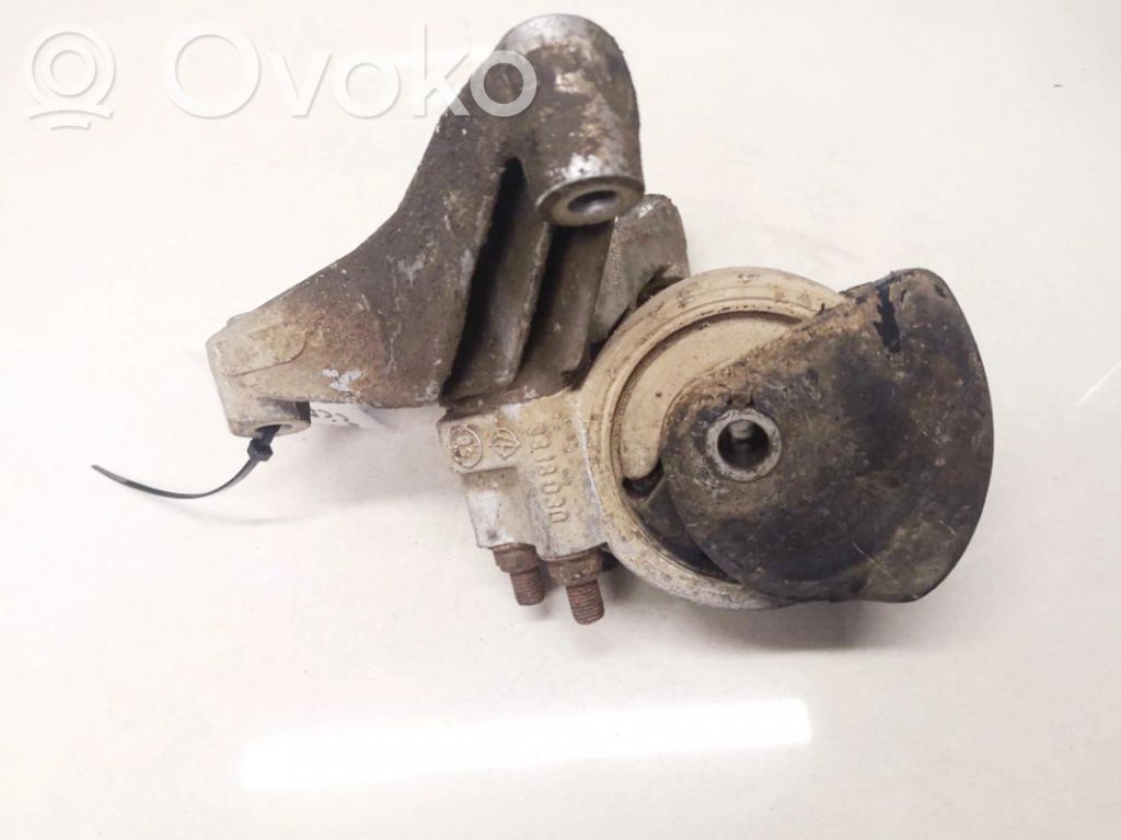 Mitsubishi Carisma Engine mount bracket 