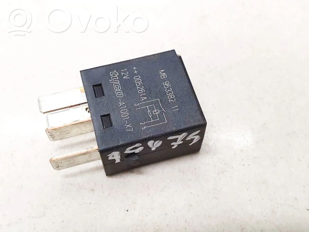 Otros relés   MB95338211,005261A,005261A,MB95338211