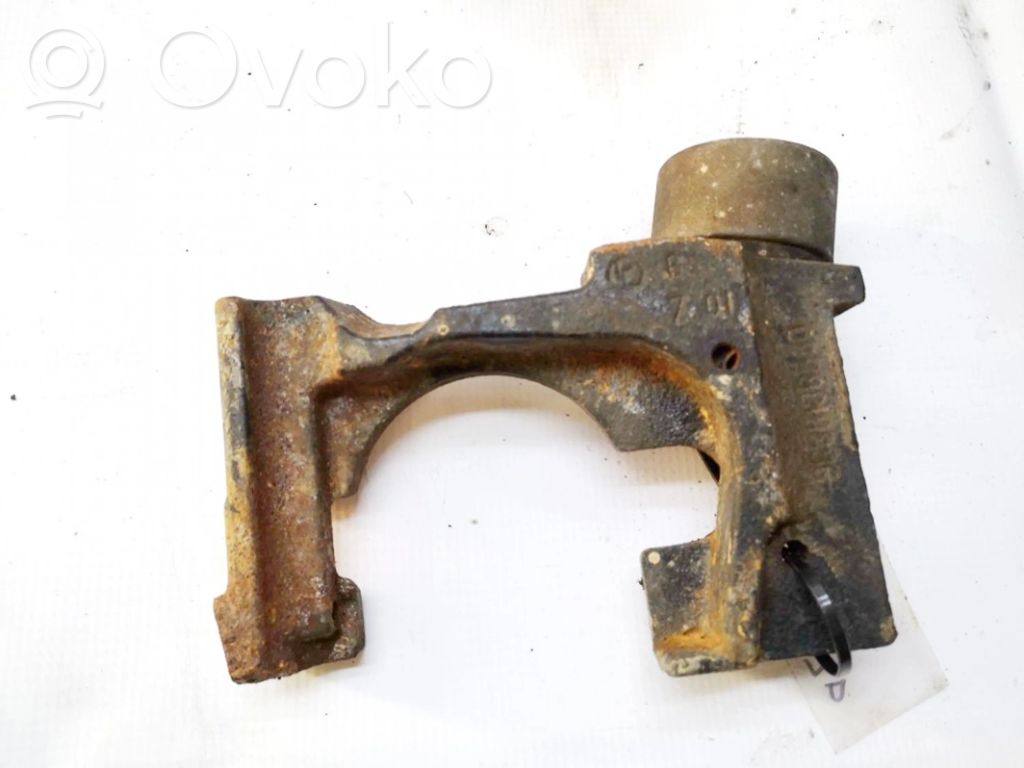 Citroen Xsara Picasso Engine mounting bracket 