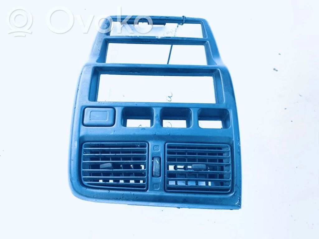 Grille d'aération centrale   E4015161500,E4015161500,68750,E4015161500,E4015161500