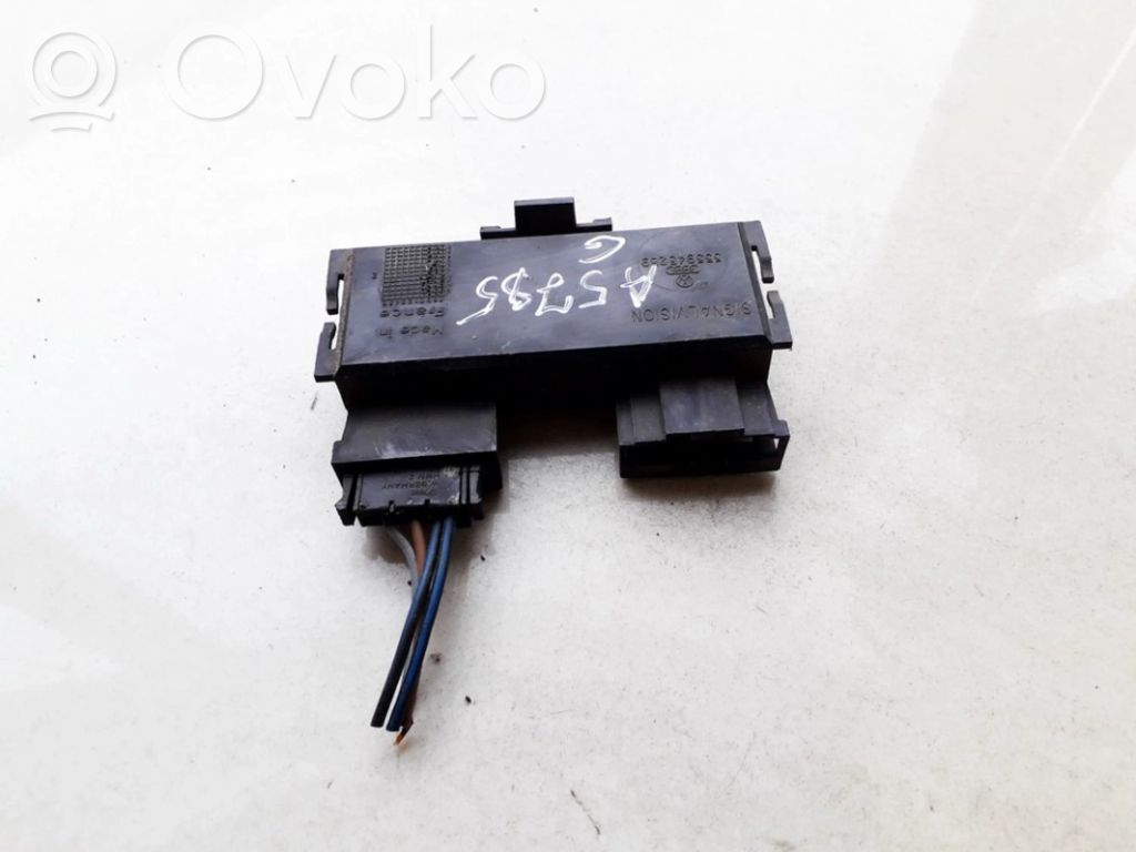 Volkswagen PASSAT B3 Suport becuri lampă spate 