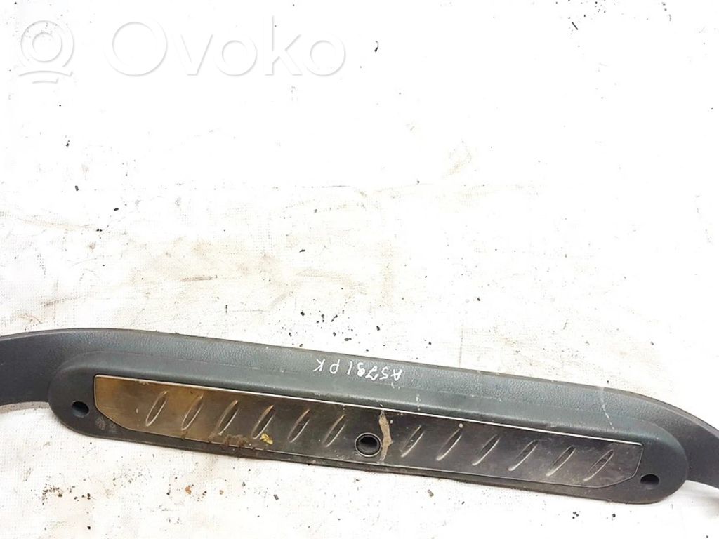 SsangYong Rodius Copertura del rivestimento del sottoporta anteriore