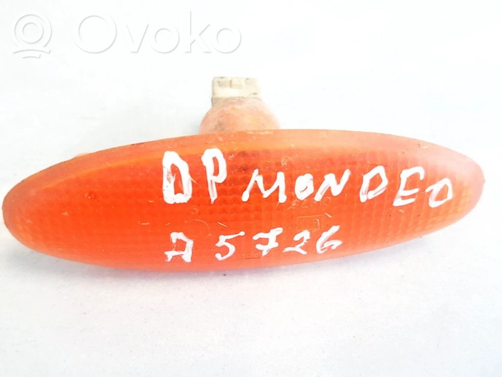 Ford Mondeo MK II Indicatore di direzione del parafango anteriore