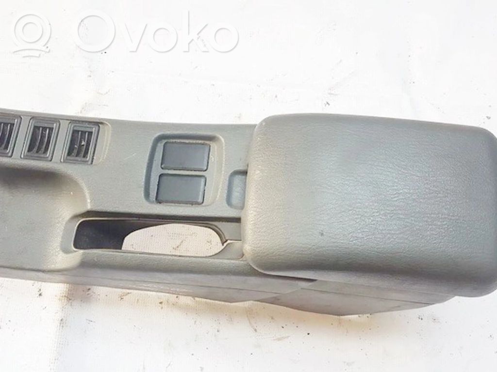 Mitsubishi Carisma Reposabrazos 