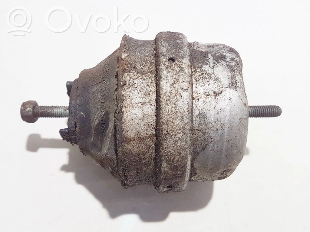 Engine mount bracket   8D0199379H,8D0199382J,8D0199379H,8D0199382J