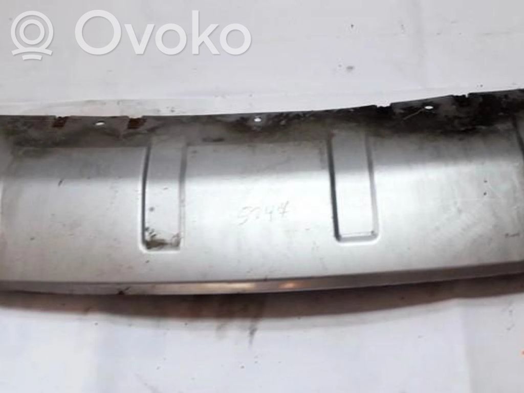 Mitsubishi Outlander Ornament bară spate 