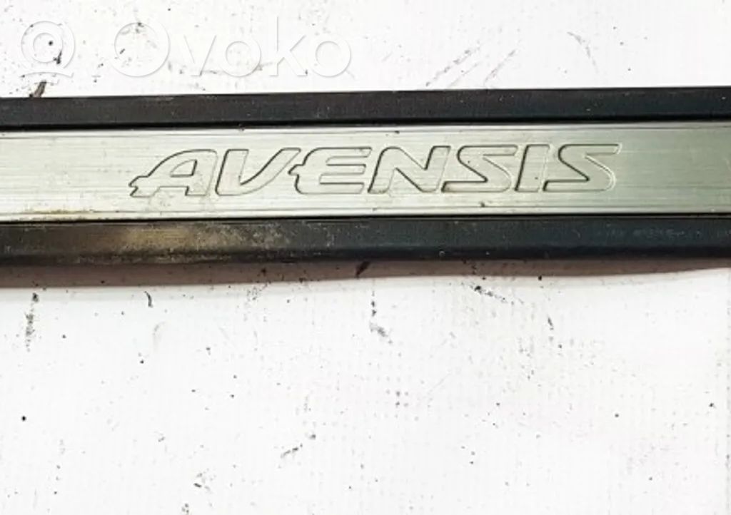 Toyota Avensis T270 Copertura del rivestimento del sottoporta anteriore