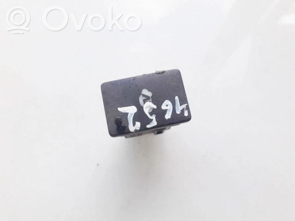 Toyota Prius (XW20) Altri interruttori/pulsanti/cambi