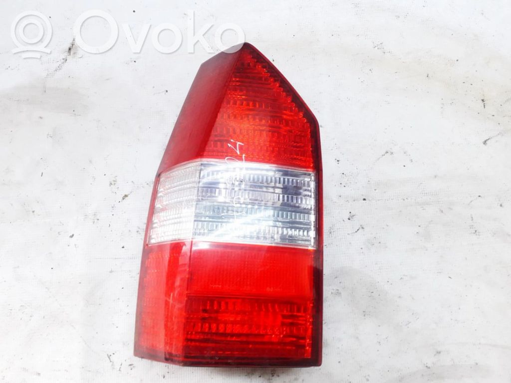 Mitsubishi Space Wagon Feux arrière / postérieurs 