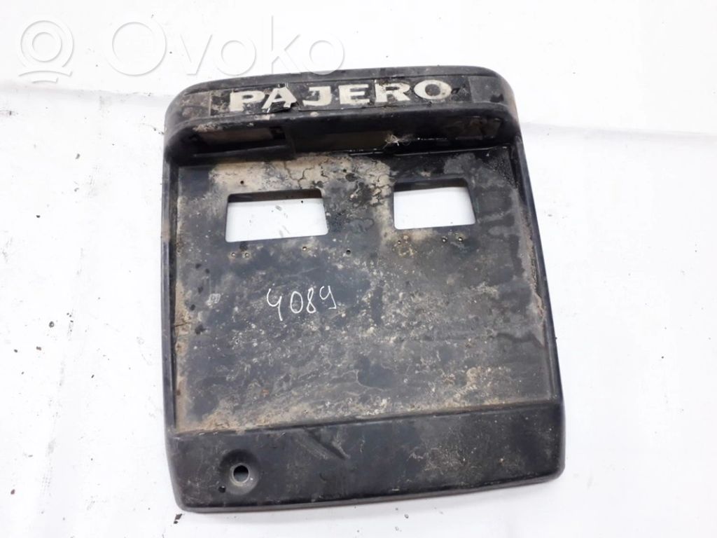 Mitsubishi Pajero Éclairage de plaque d'immatriculation