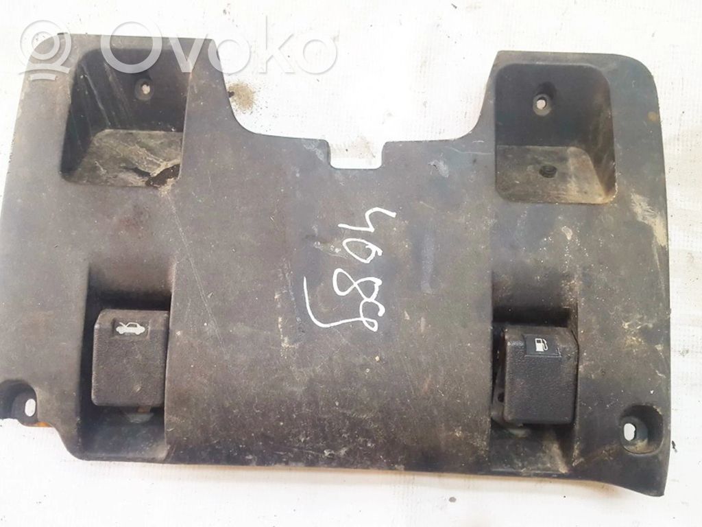 Mitsubishi Pajero Poignée, déverrouillage du capot moteur