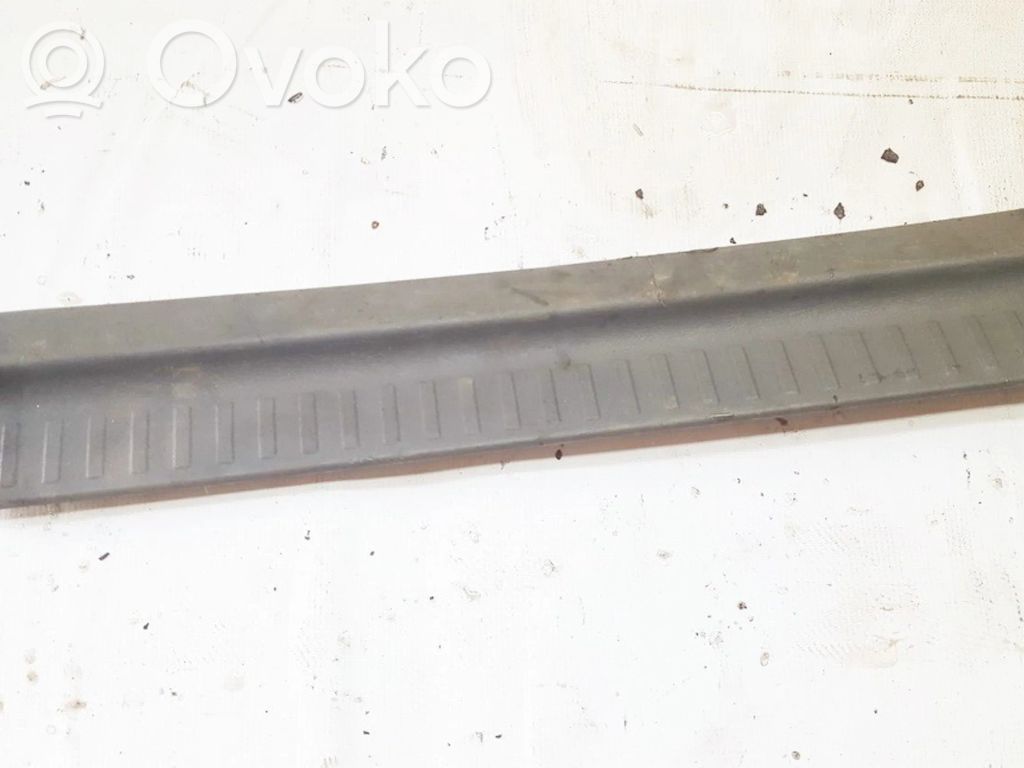 Mitsubishi Space Wagon Capac prag față 