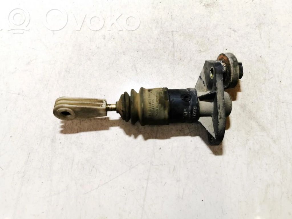Volkswagen PASSAT B5 Pompa della frizione