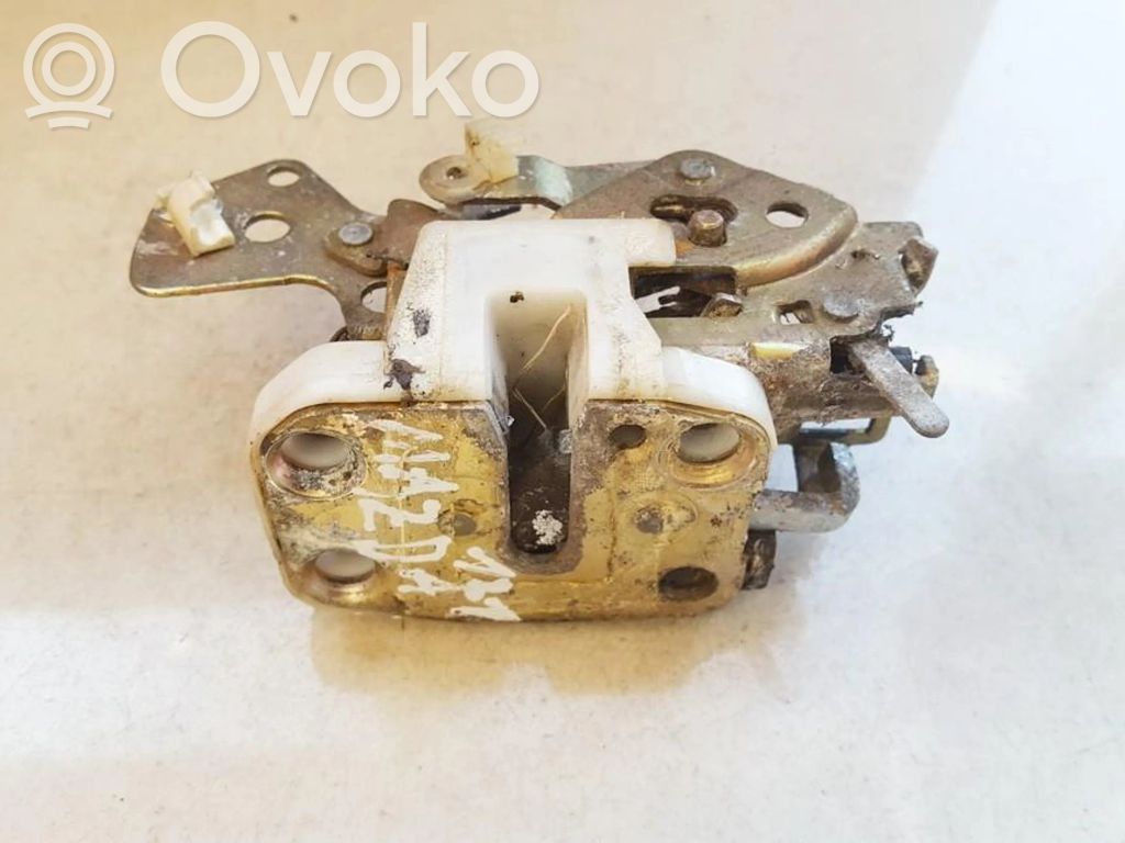 Mazda 121 Încuietoare ușă spate 