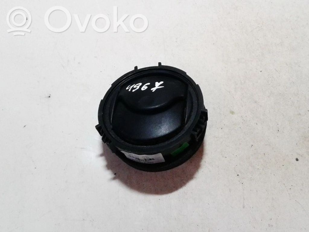 Nissan Juke I F15 Boczna kratka nawiewu deski rozdzielczej 