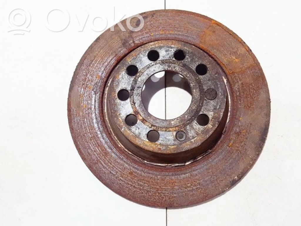 Volkswagen PASSAT B7 Disco del freno posteriore