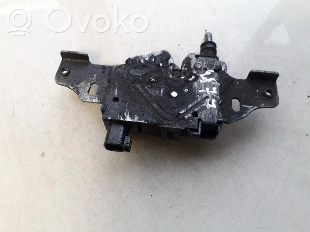 Ford Mondeo Mk III Konepellin lukituksen vastakappale