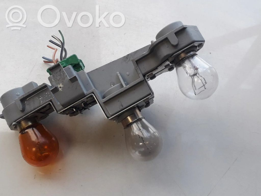 Volvo C30 Takavalon polttimon suojan pidike 