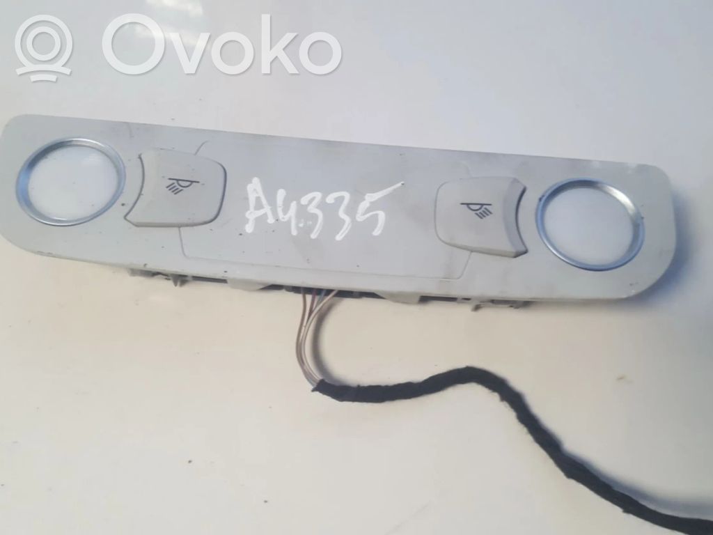 Audi A6 S6 C6 4F Lampka podsufitki tylna 