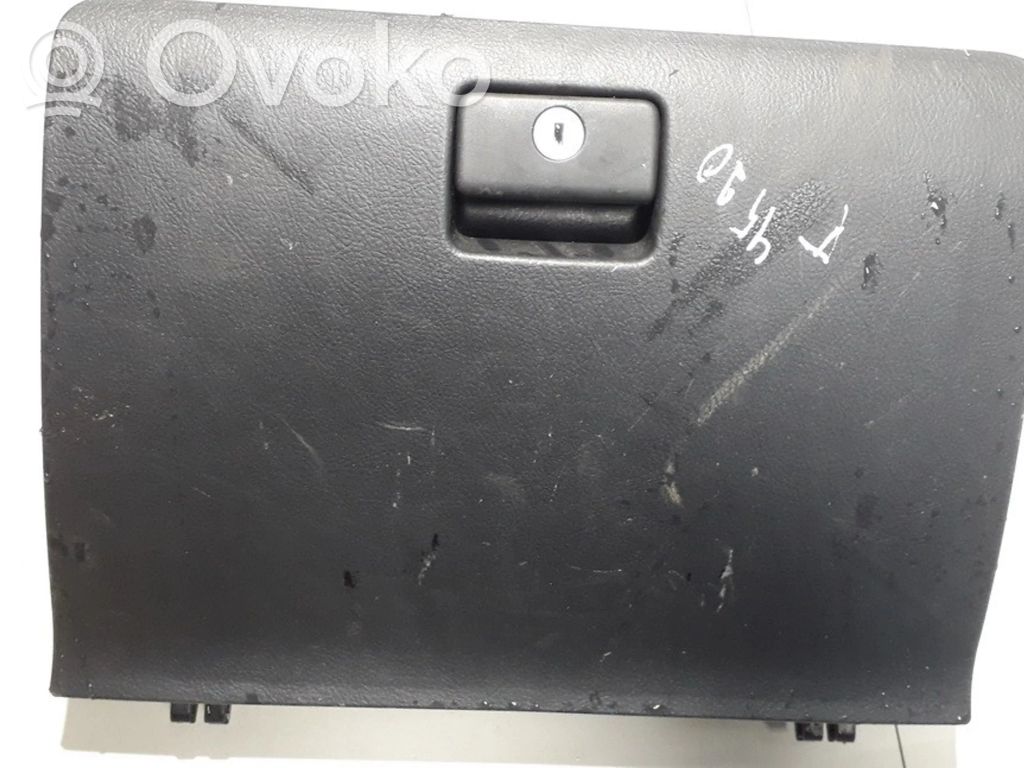 Toyota Corolla Verso AR10 Vano portaoggetti 