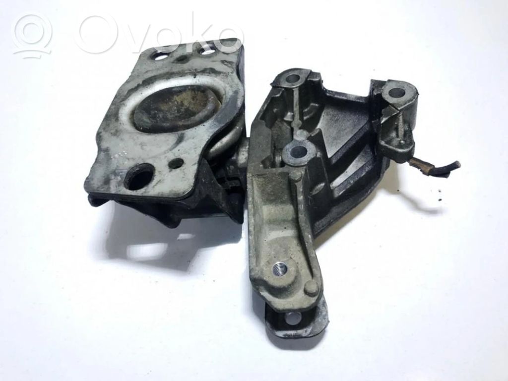 Nissan Primera Engine mount bracket 