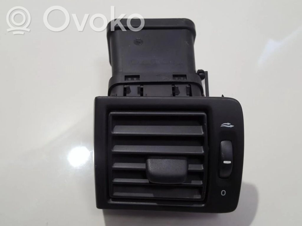 Volvo V50 Moldura protectora de la rejilla de ventilación lateral del panel