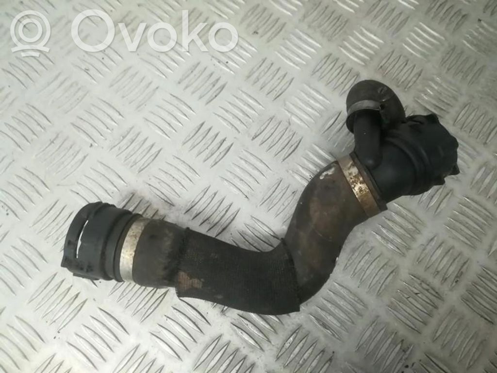 BMW 1 E81 E87 Conductă/furtun lichid de răcire motor 