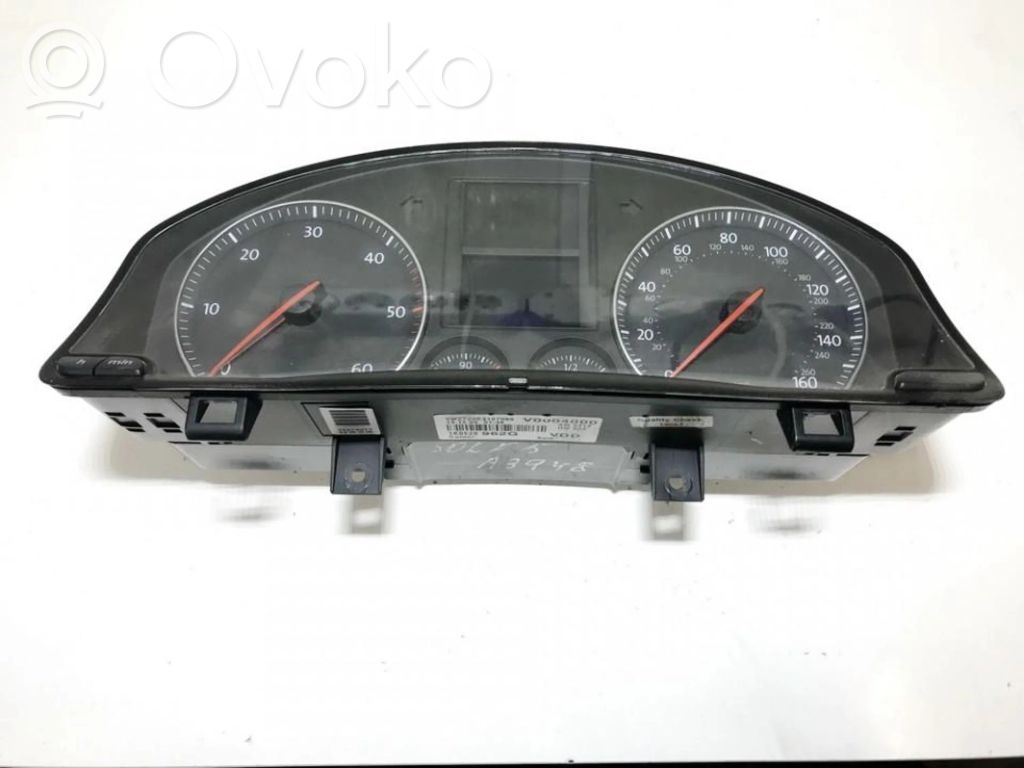 Volkswagen Golf V Geschwindigkeitsmesser Cockpit 