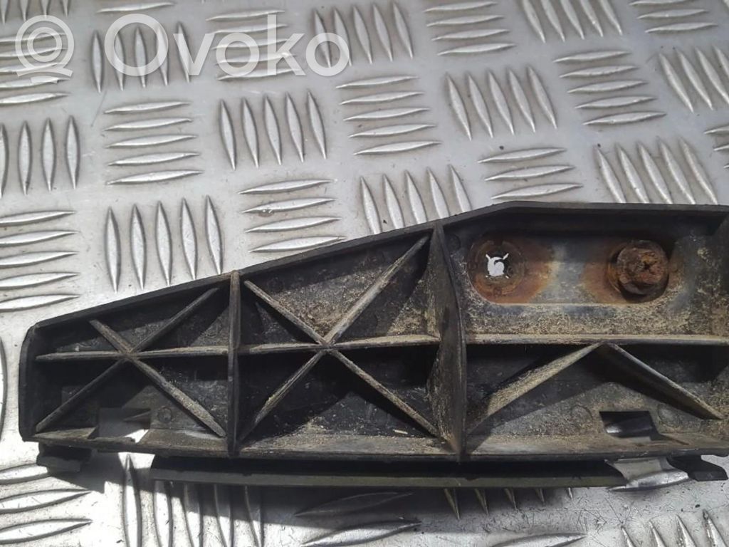 Toyota Corolla Verso AR10 Uchwyt / Mocowanie zderzaka tylnego 