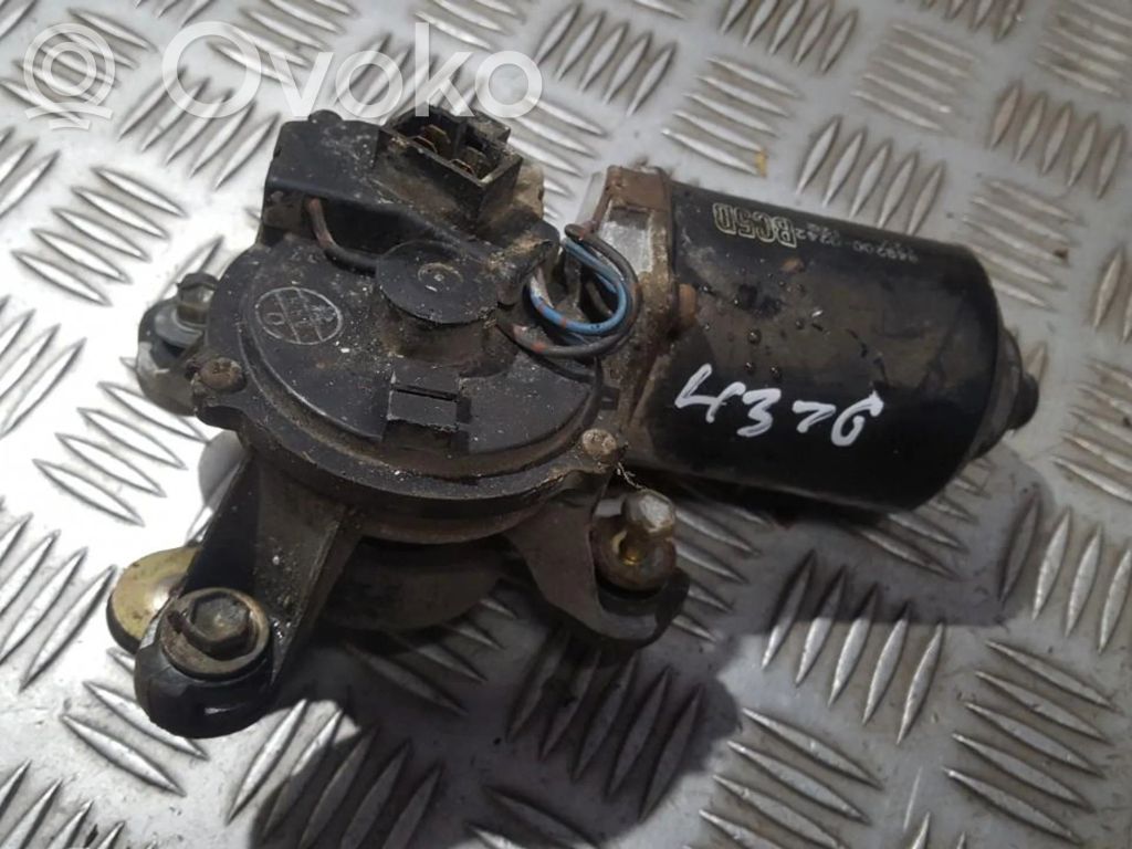 Mazda 323 Silniczek wycieraczek szyby przedniej / czołowej 