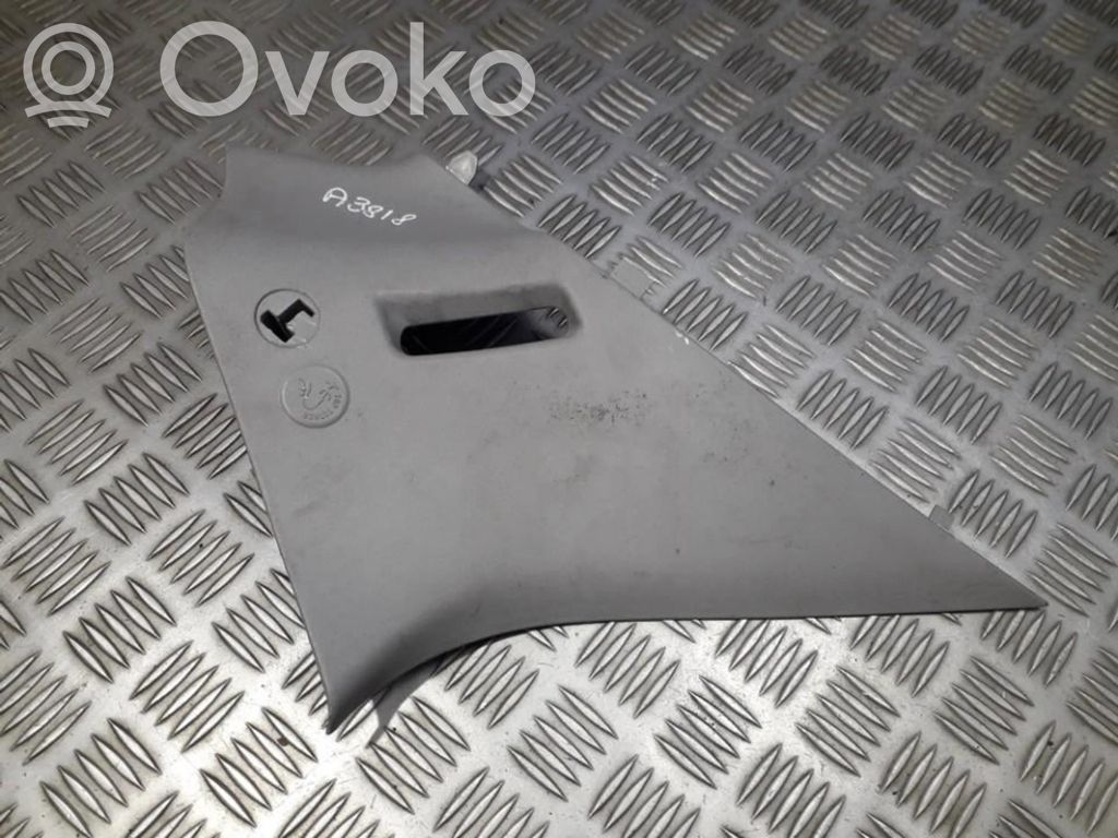 Opel Corsa D Kita salono detalė 