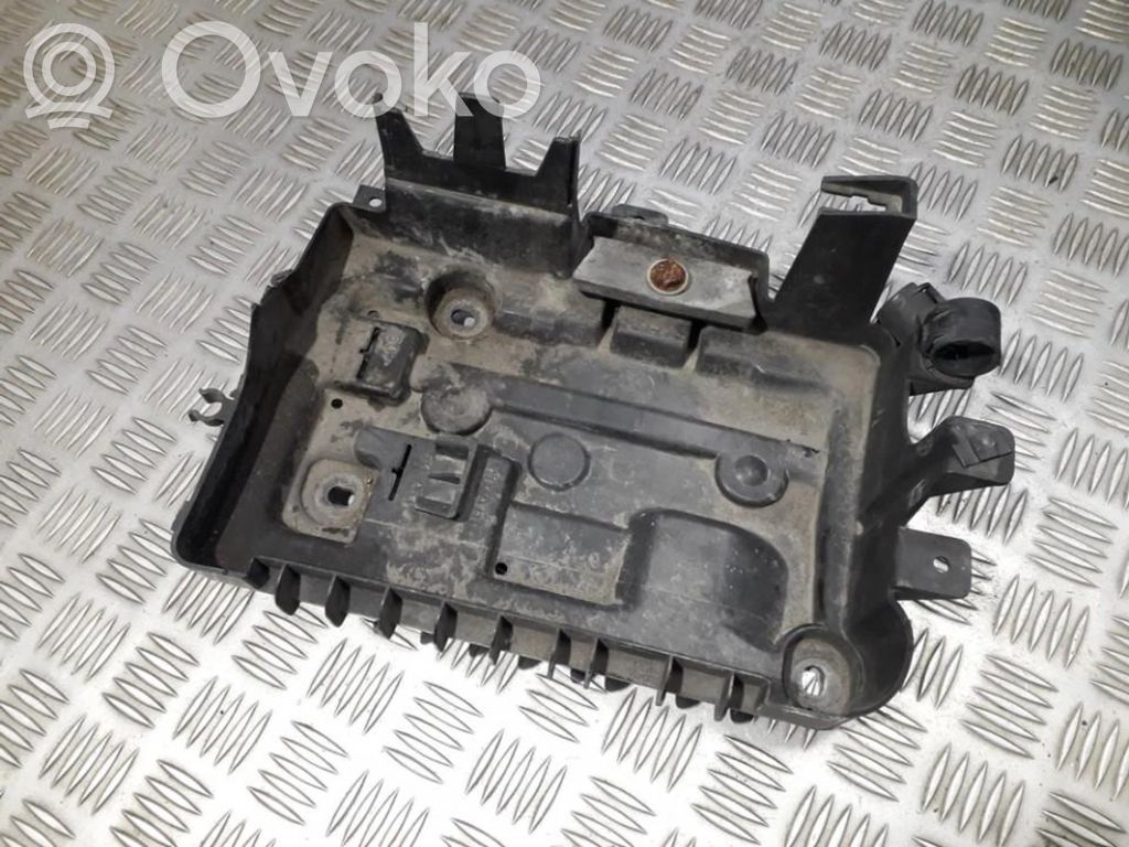 Opel Corsa D Coperchio/tappo della scatola vassoio della batteria