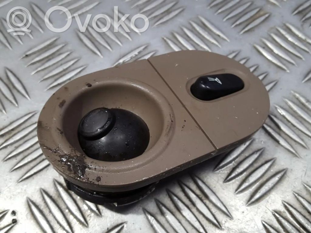 Renault Laguna I Takaistuimen valo