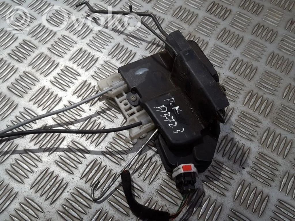 Cerradura de puerta delantera